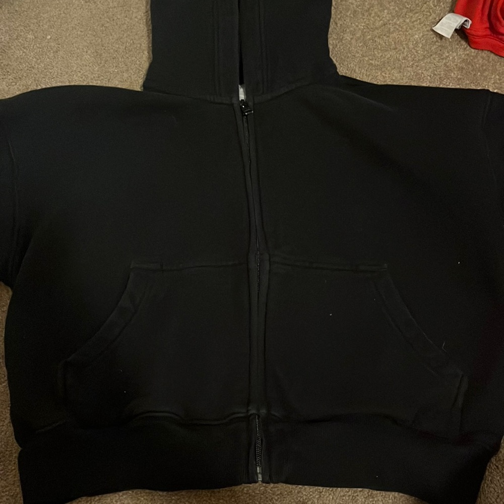 cropped black hoodie